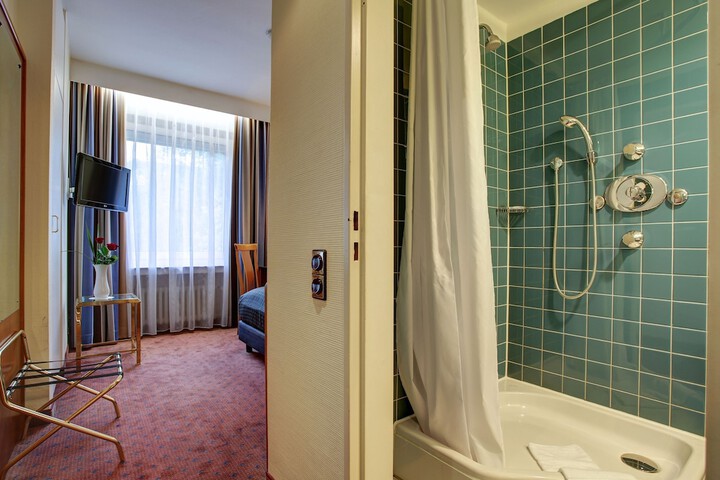Room 48 of 84