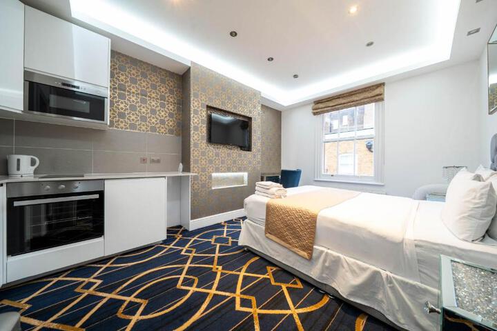Exterior of Marble Arch Mews Aparthotel