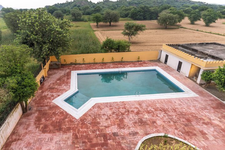 Pool 53 of 73