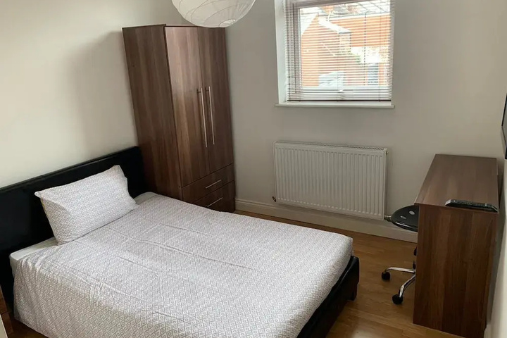 Room 4 of 11