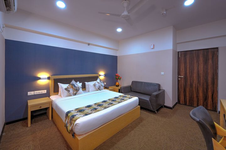 Room 6 of 33