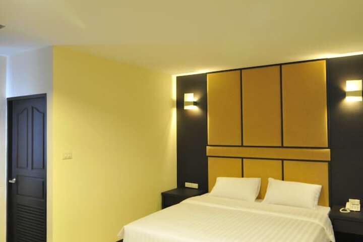 Room 5 of 12