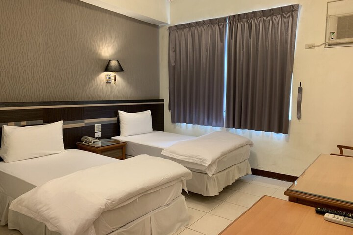 Room 9 of 14