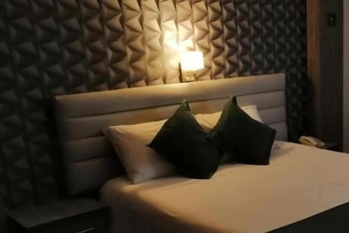 Room 26 of 86
