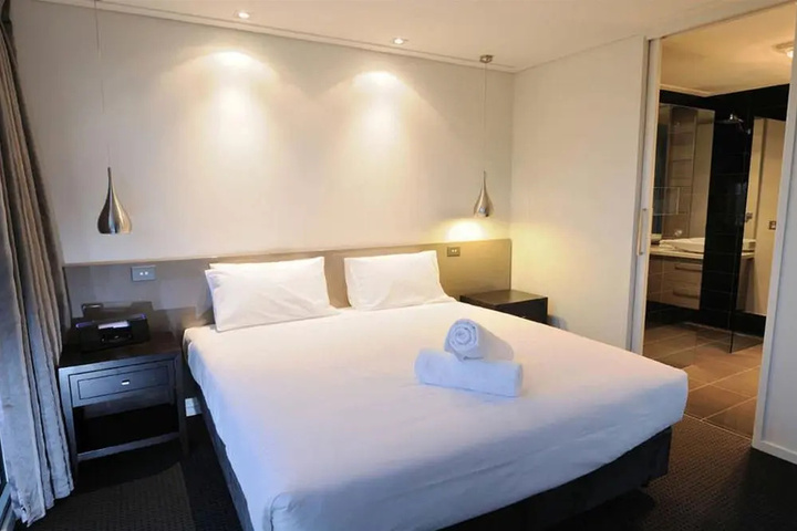 Room 4 of 12