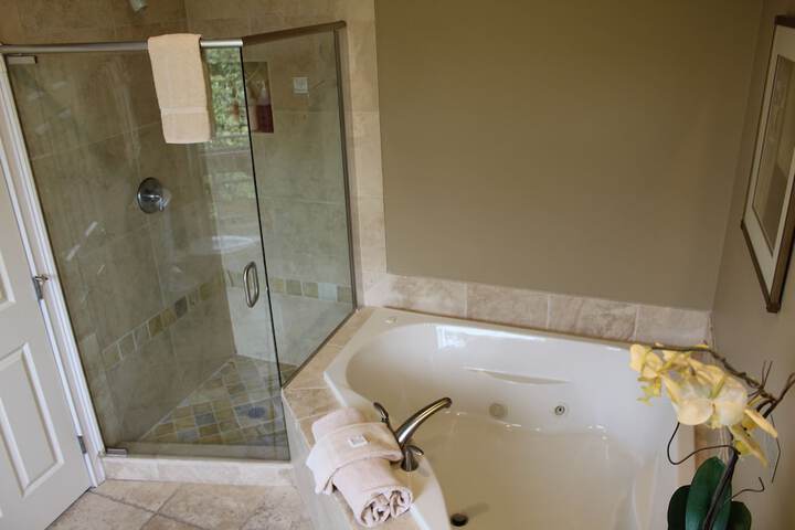 2 Queen Beds River View (18 of 31)