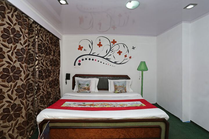 Room 8 of 16