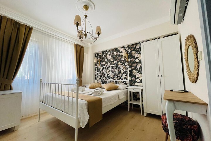 Room 33 of 93