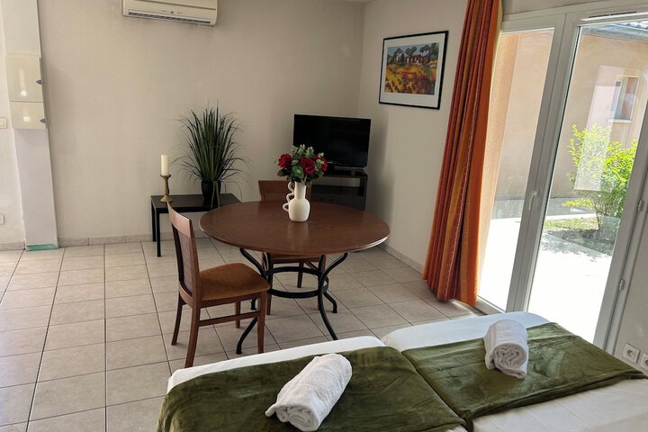 Room 9 of 32