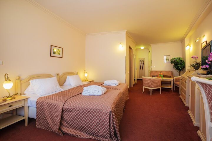 Room 15 of 77