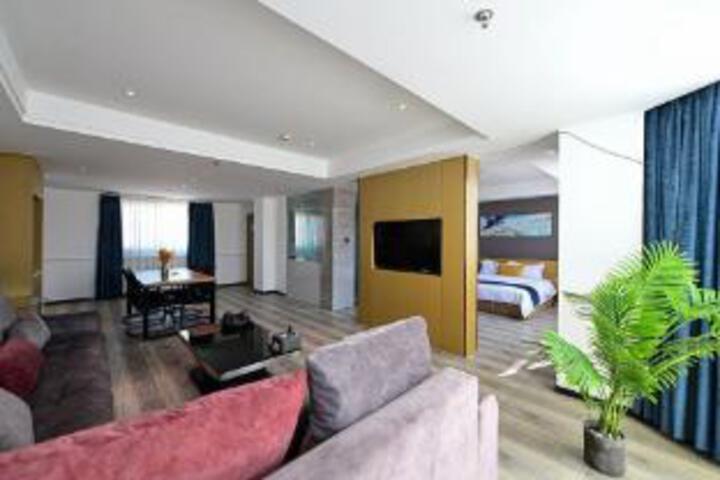Room 10 of 10