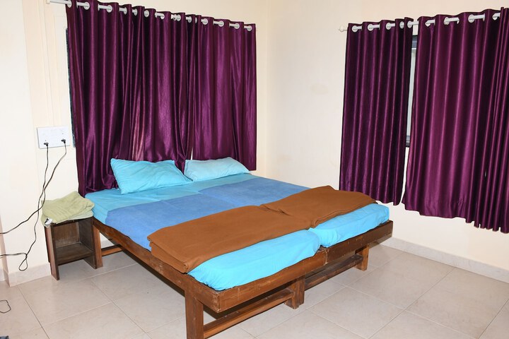 Room 2 of 65