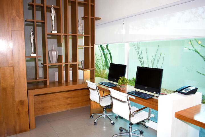 Business Center 79 of 86