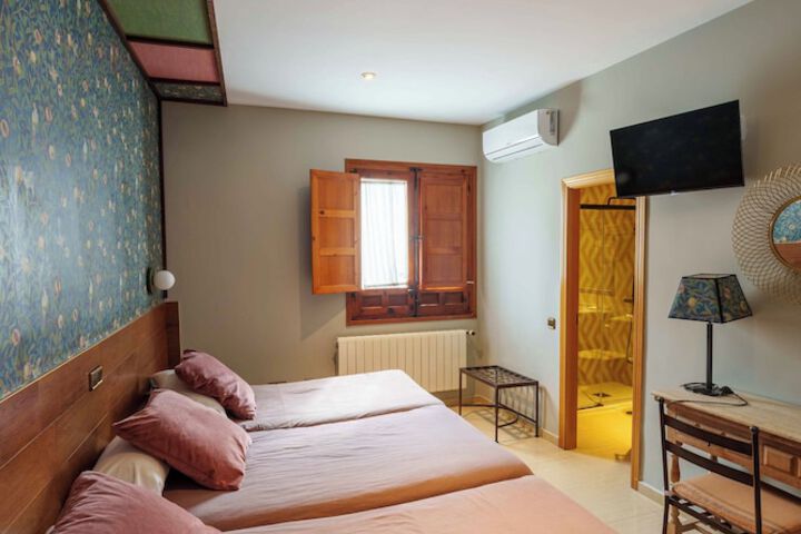 Room 21 of 38