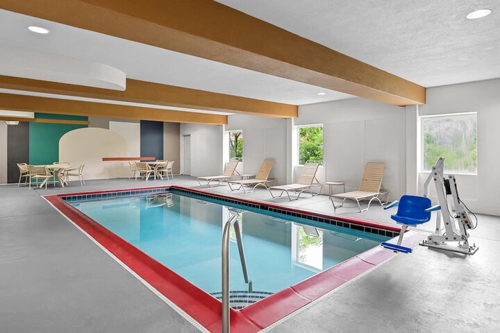 Hotel Pool