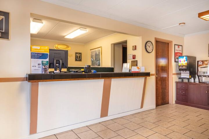Entrance & Lobby