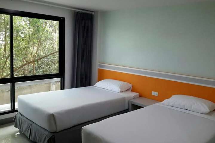 Room 13 of 37