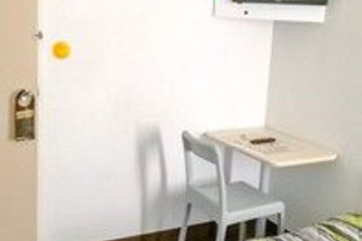Room 11 of 40