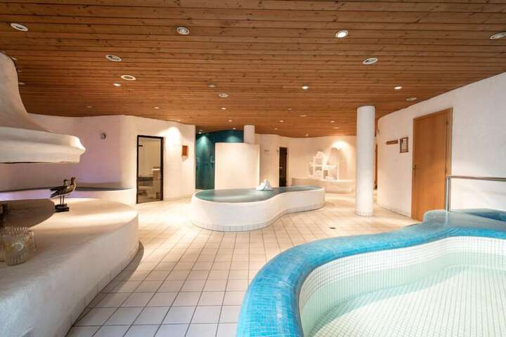 Spa 33 of 49