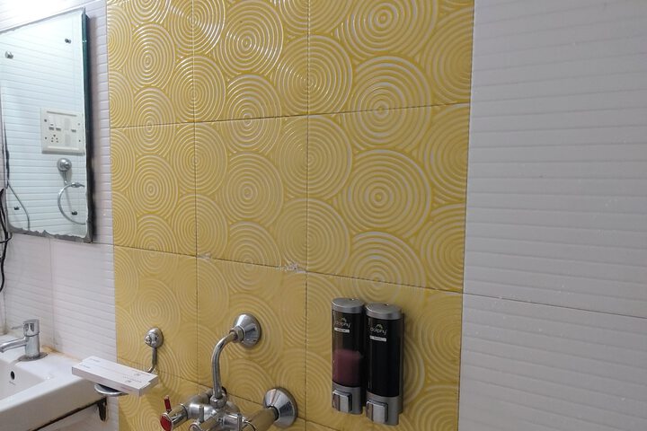 Room 11 of 22