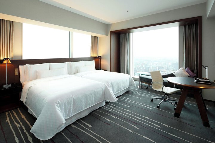 Room 13 of 76