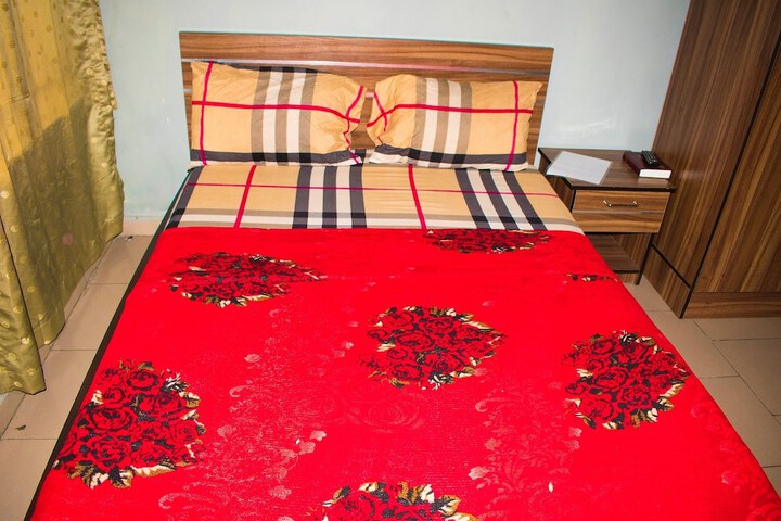 Room 12 of 25