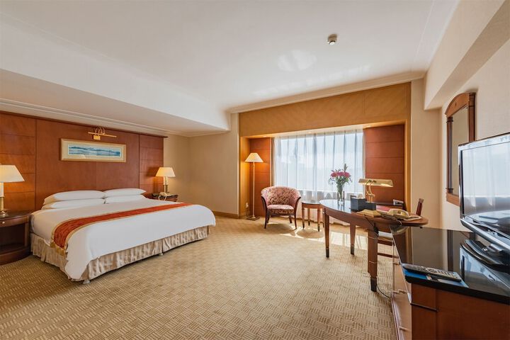 Room 13 of 90