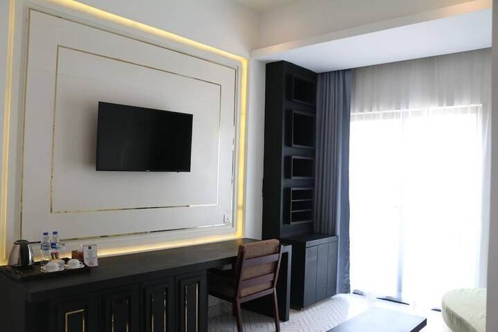 Room 11 of 37