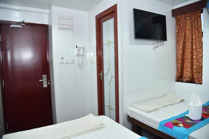 Room 13 of 60