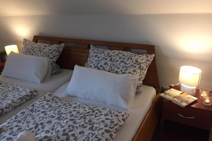 Room 17 of 44