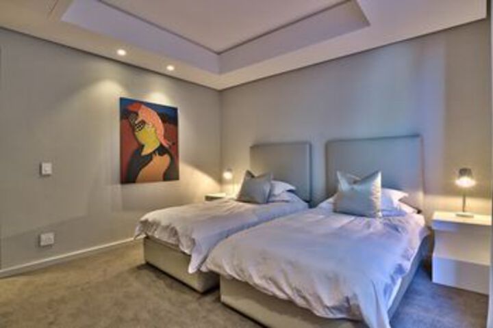 Room 13 of 36