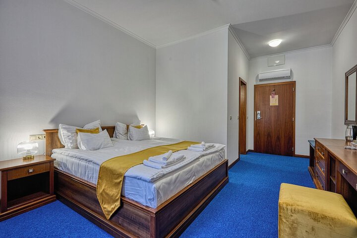 Room 4 of 39