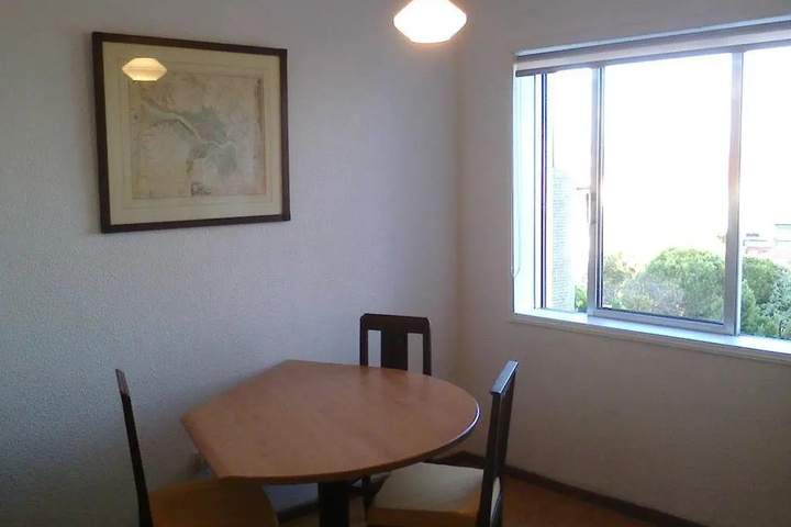 Room 4 of 9