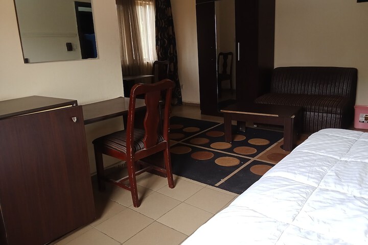 Room 15 of 39