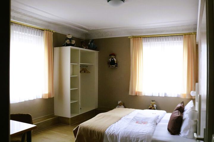 Room 12 of 92
