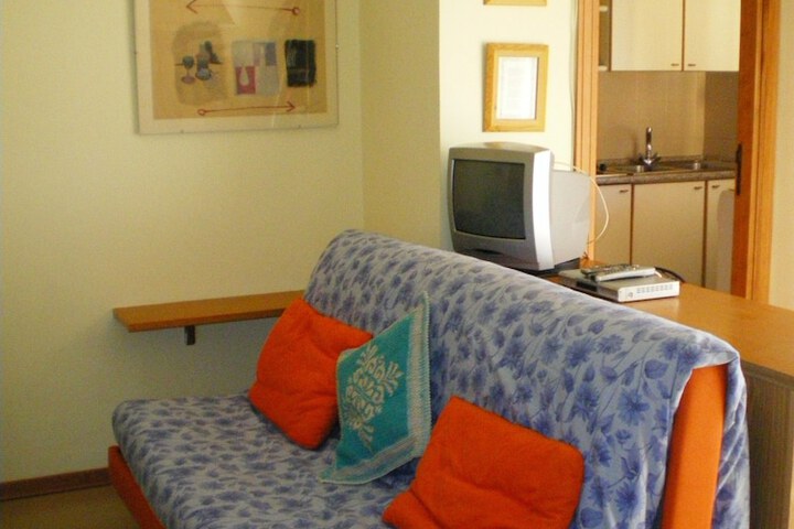Room 5 of 8