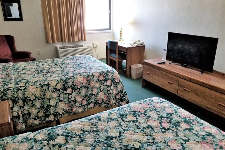 2 Double Beds (14 of 16)