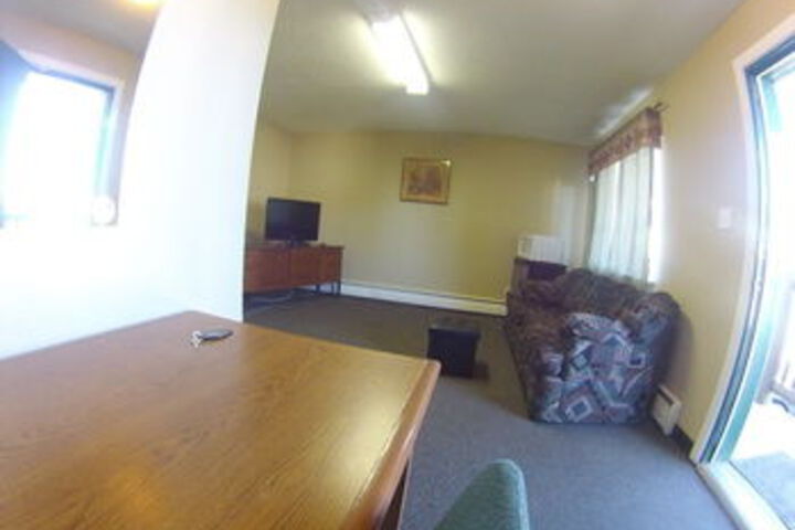 Room 28 of 35