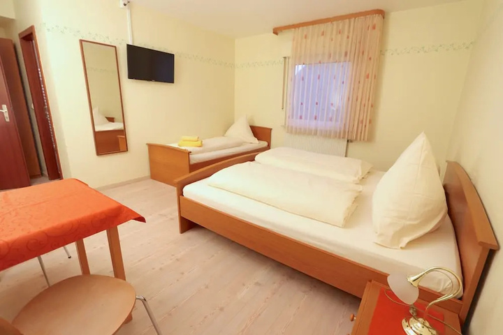 Room 4 of 13