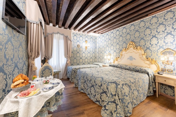 Room 17 of 45