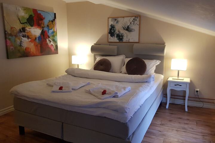 Room 12 of 27