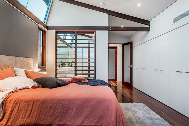 Room 5 of 23