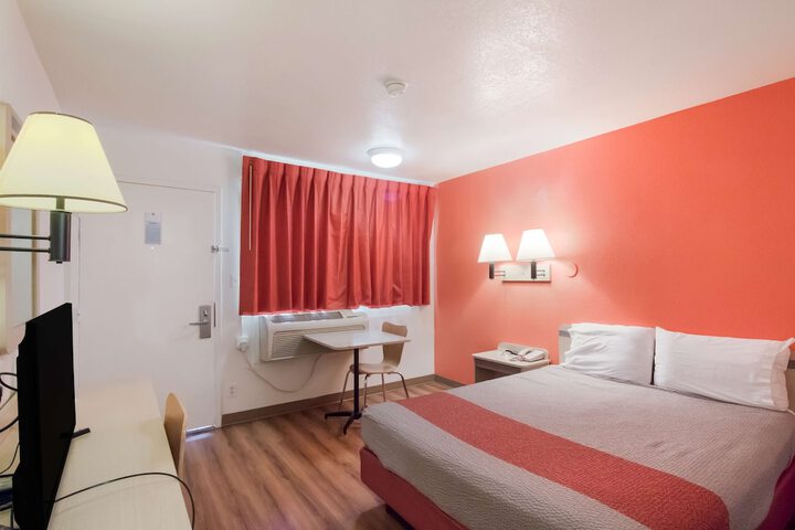 Room 13 of 39