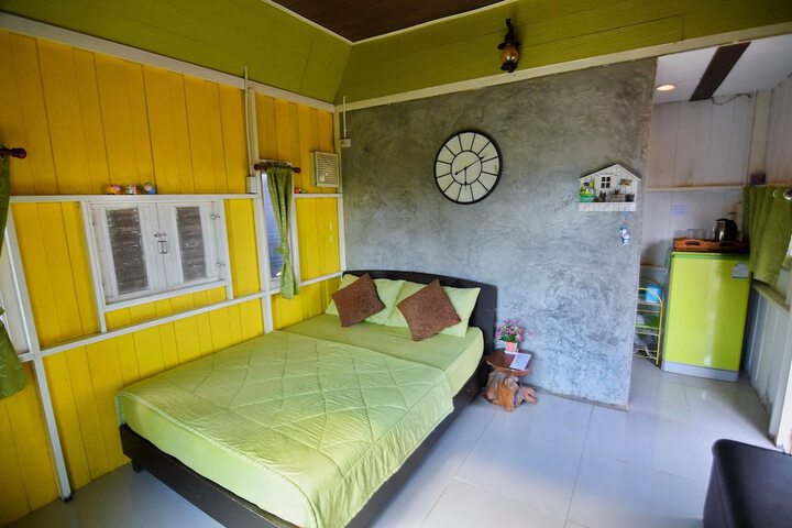 Room 32 of 38