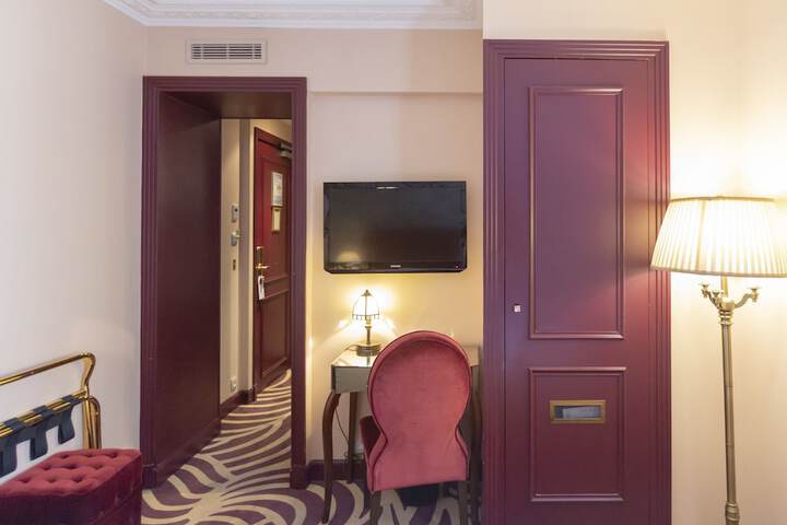 Room 12 of 39