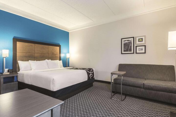 1 King Bed (14 of 22)
