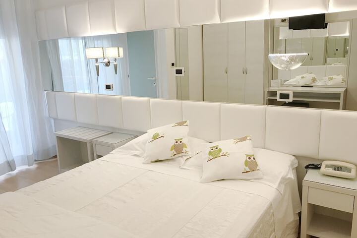 Room 12 of 62