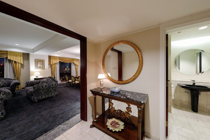 Room 19 of 118