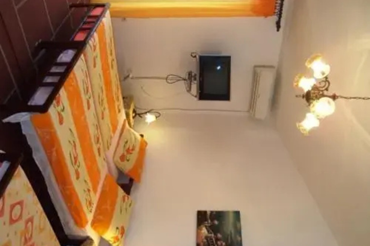 Room 2 of 11