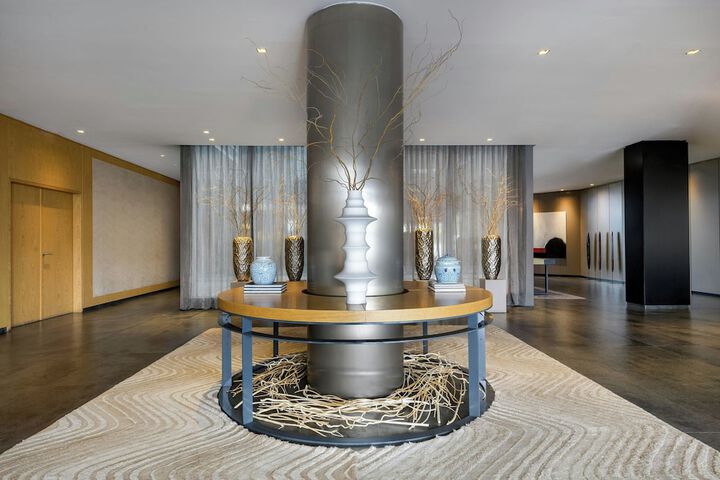 Entrance & Lobby
